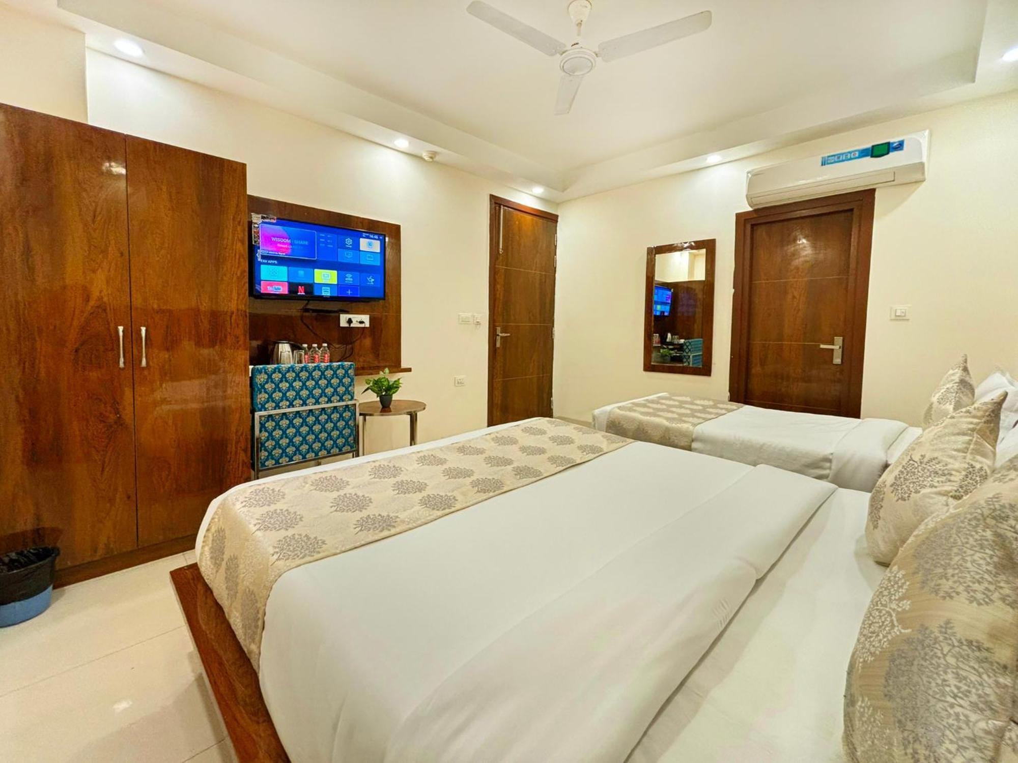 Hotel Emblem Suites- Near Delhi Airport Nové Dillí Exteriér fotografie