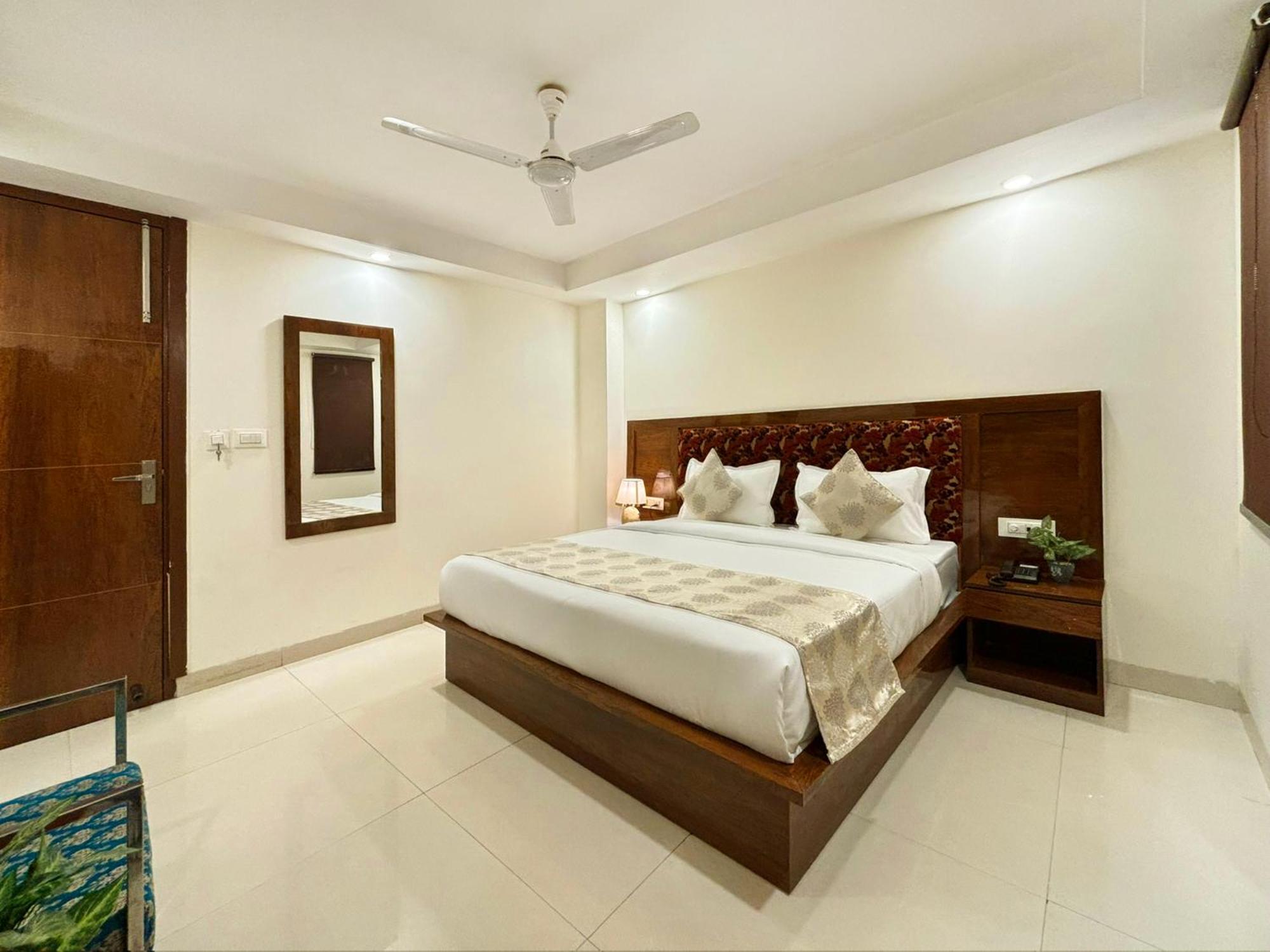 Hotel Emblem Suites- Near Delhi Airport Nové Dillí Exteriér fotografie