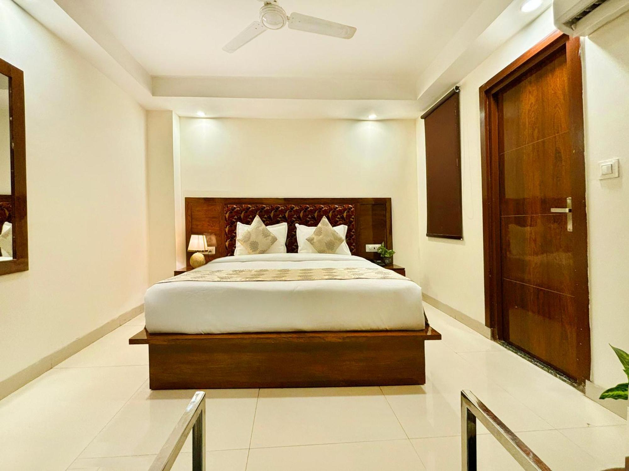Hotel Emblem Suites- Near Delhi Airport Nové Dillí Exteriér fotografie
